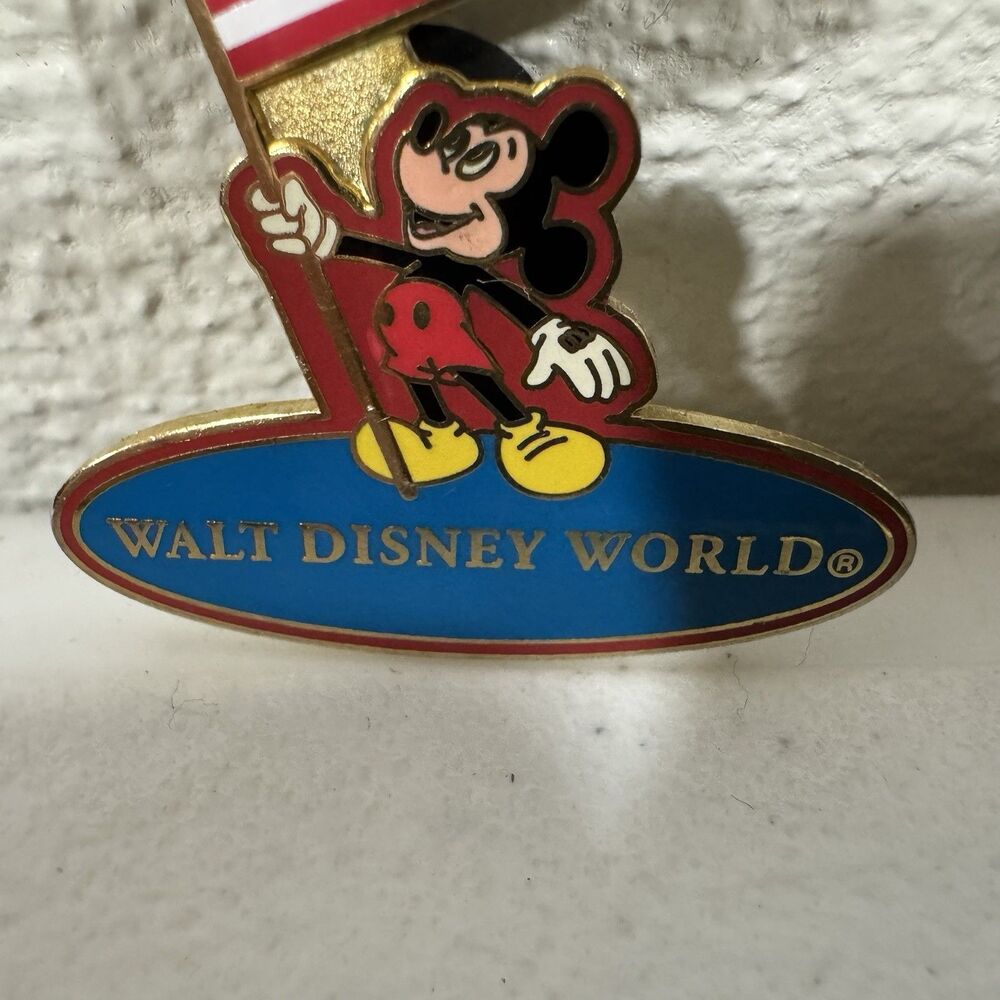 Vintage 2002 Disney WDW Mickey Mouse American USA Flag Patriotic Trading Pin - Picture 6 of 9